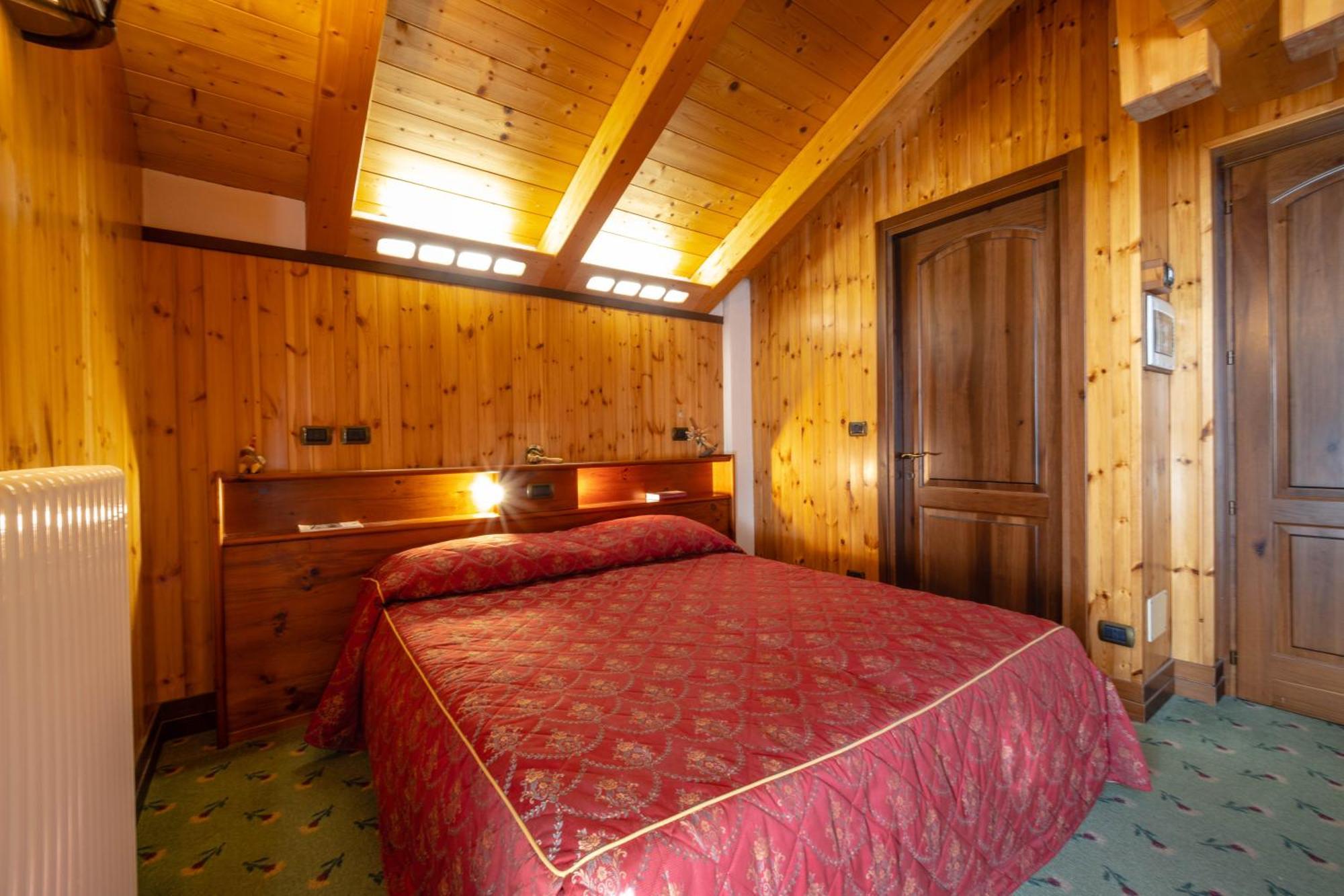 Hotel Bouton D'Or - Cogne Zewnętrze zdjęcie