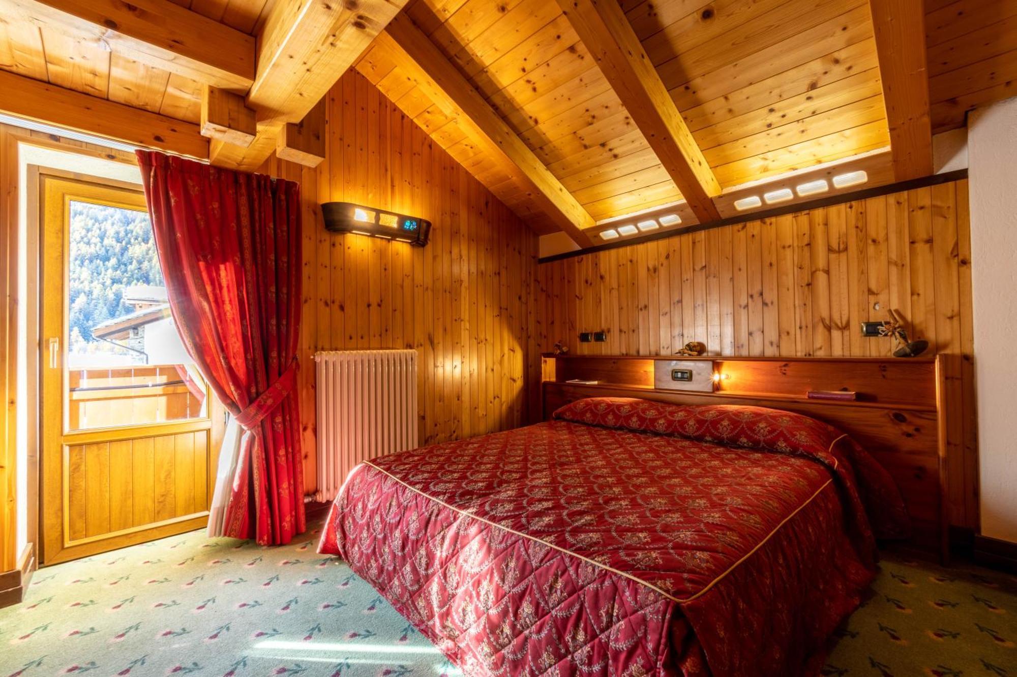 Hotel Bouton D'Or - Cogne Zewnętrze zdjęcie