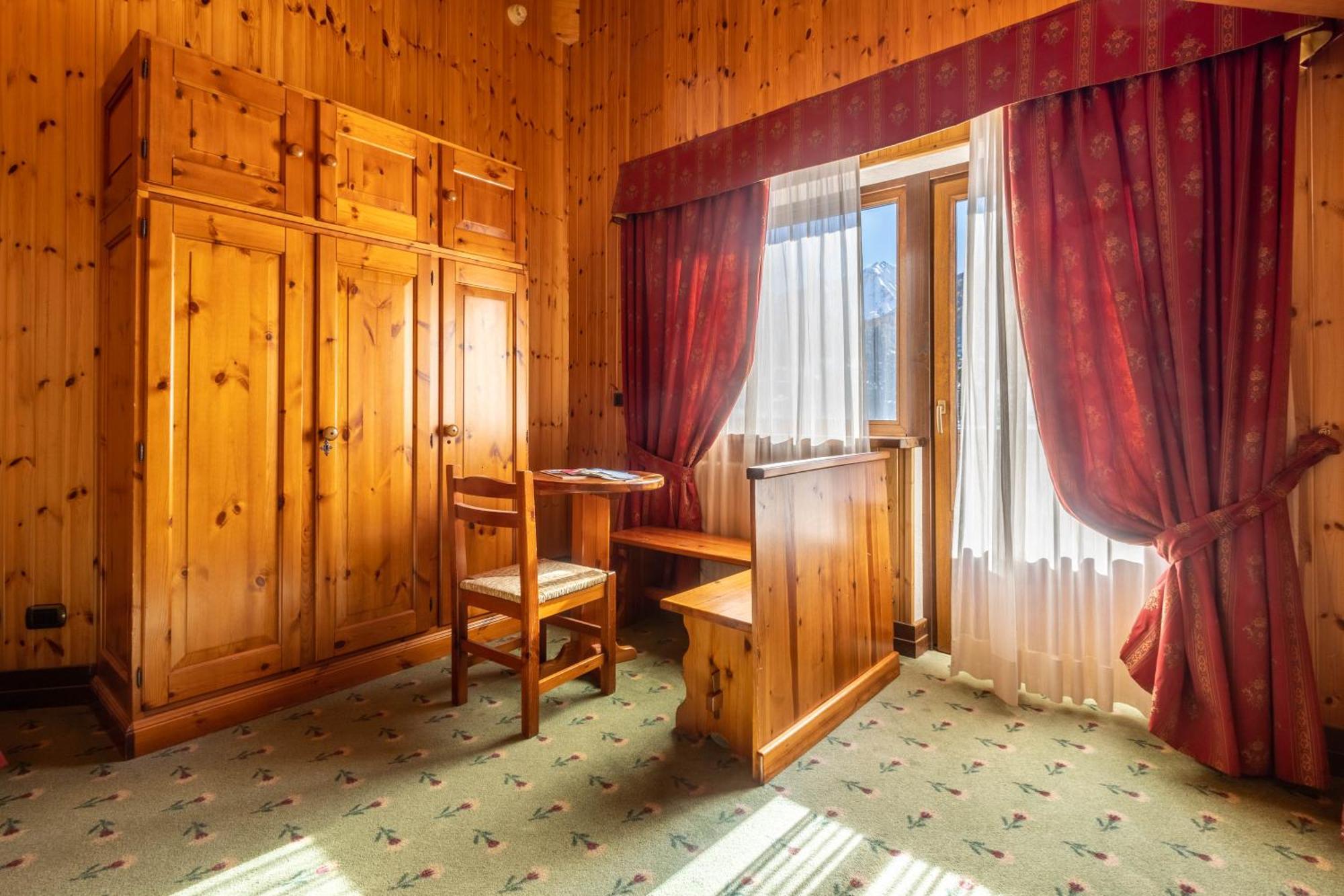 Hotel Bouton D'Or - Cogne Zewnętrze zdjęcie