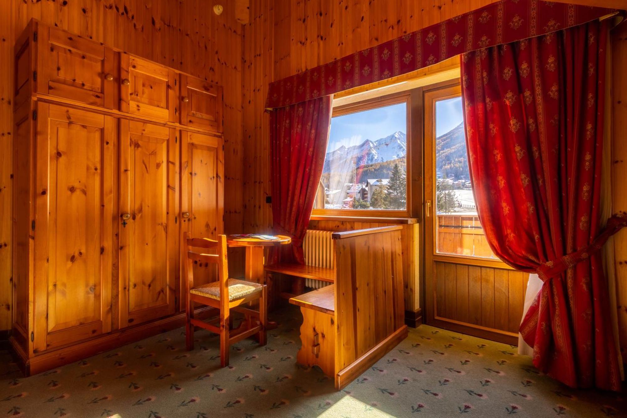 Hotel Bouton D'Or - Cogne Zewnętrze zdjęcie
